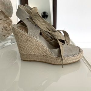 Beautiful espadrilles from Spain. Only wore twice. Great neutral linen color